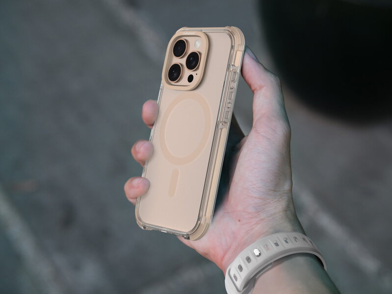 Cubenest iPhone 16 Pro MagPro Strong Guard arany tok